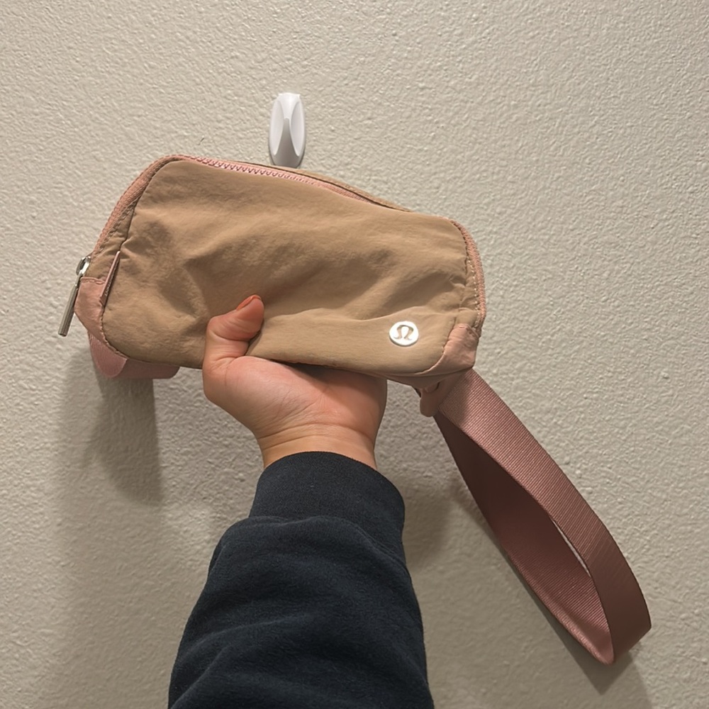 Lululemon Belt Bag 🚨